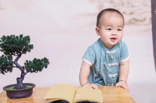 喀什宝宝爱吐奶是什么原因